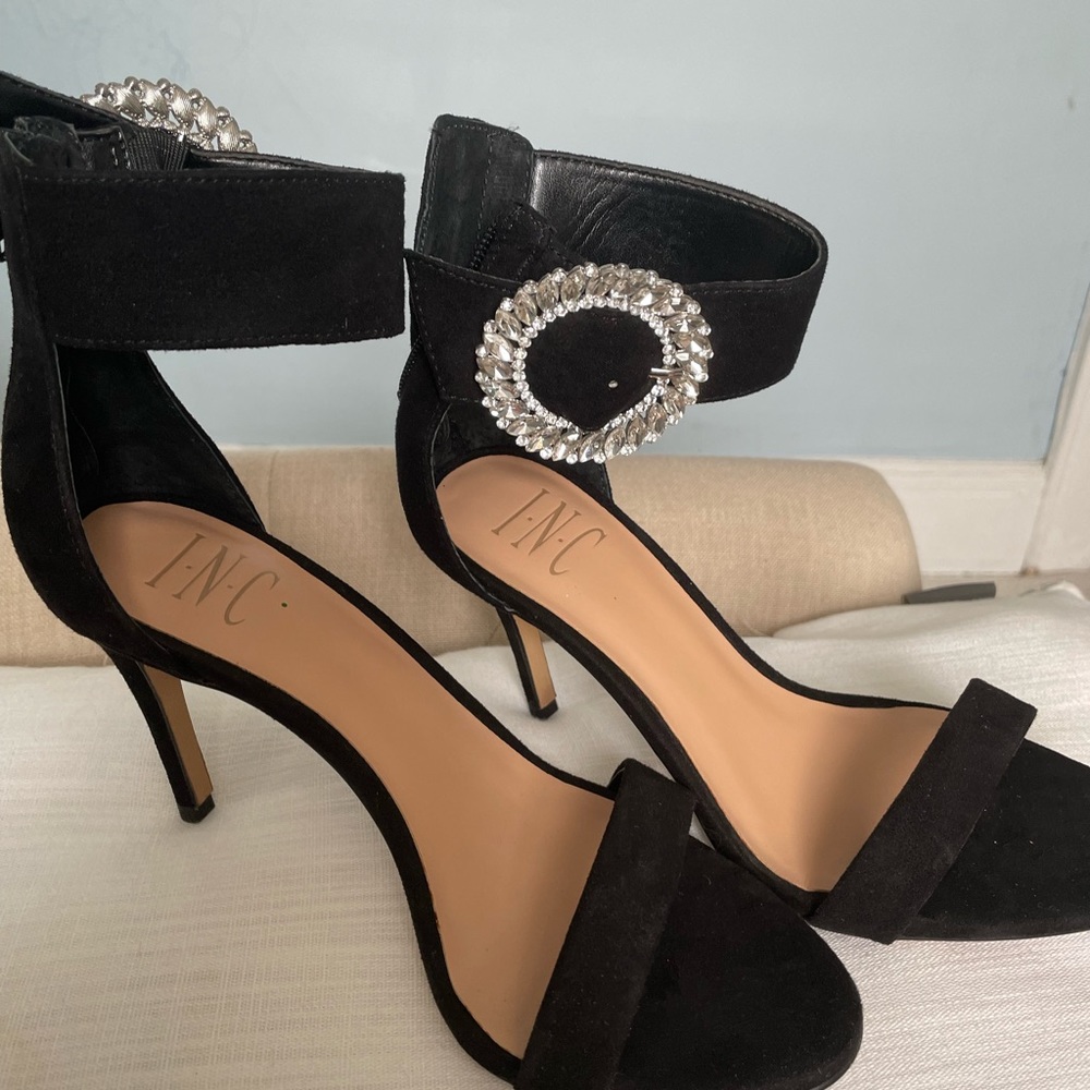 Shoes - Picture 5 of 6